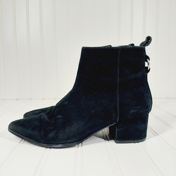 Steve Madden Clover Leather Closed Toe Black Suede Block Heel Ankle Boots A900 - Picture 1 of 11